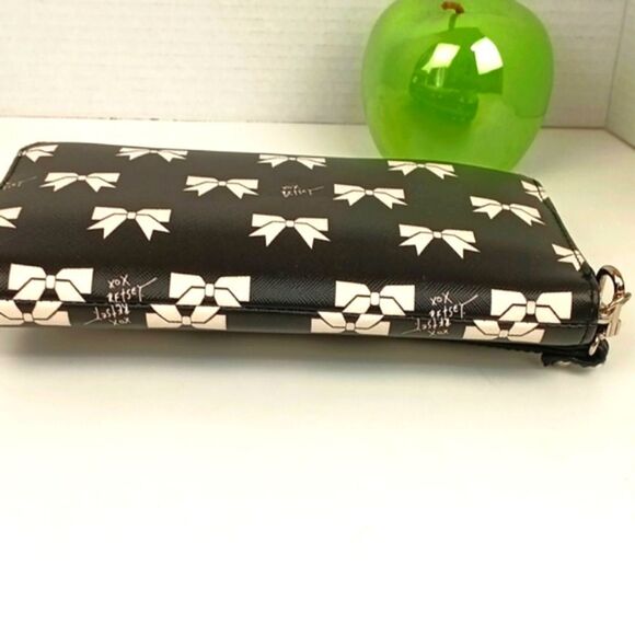 Betsey Johnson Black and White Bow Zip Around Wristlet / Wallet - Picture 4 of 8